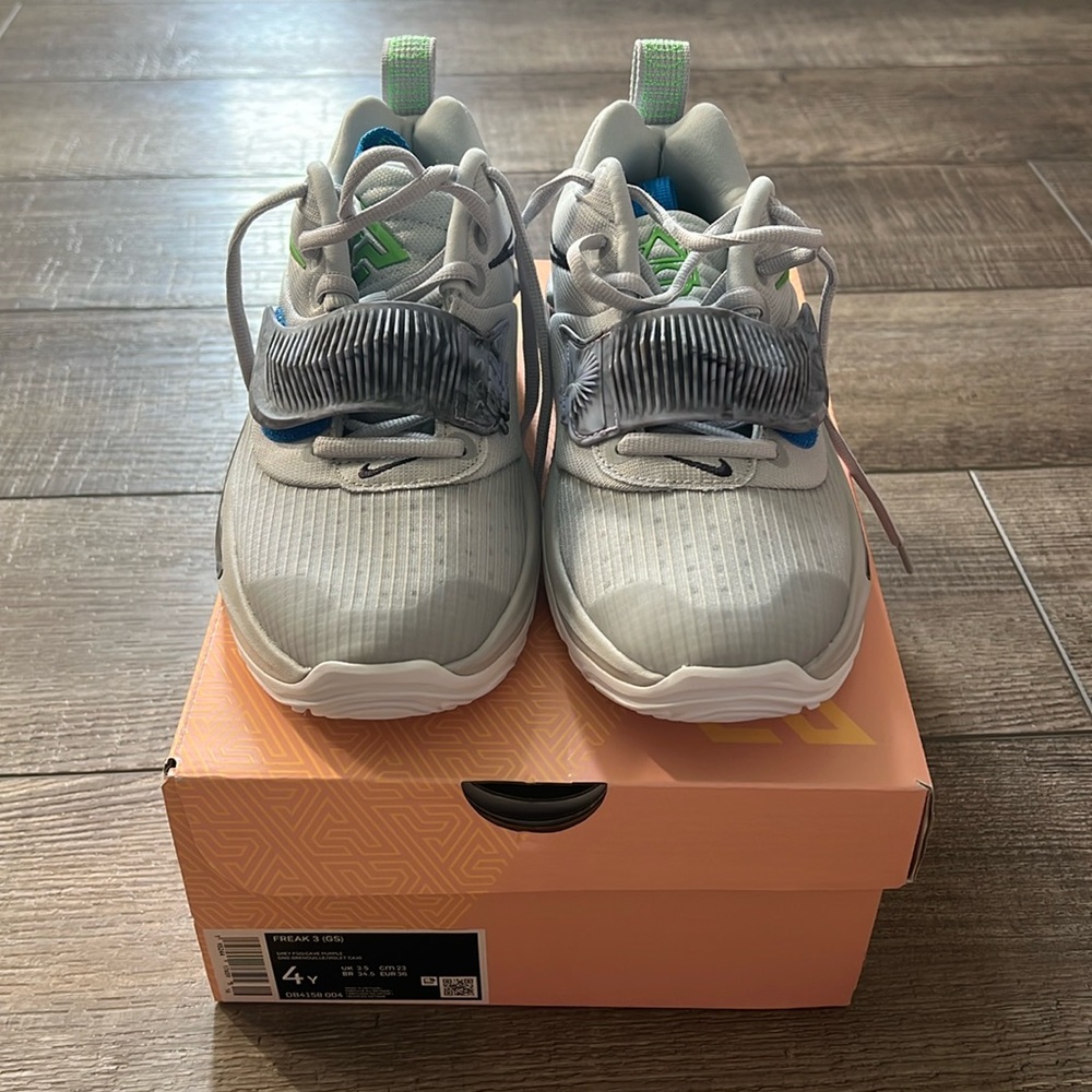 NIB Nike Freak 3 Sneakers